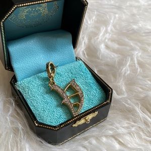 Juicy Couture V pendant